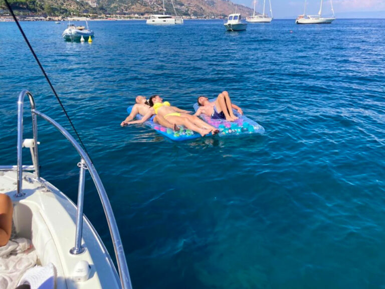 Scopri di più sull'articolo Tour per famiglie o gruppi in barca privata